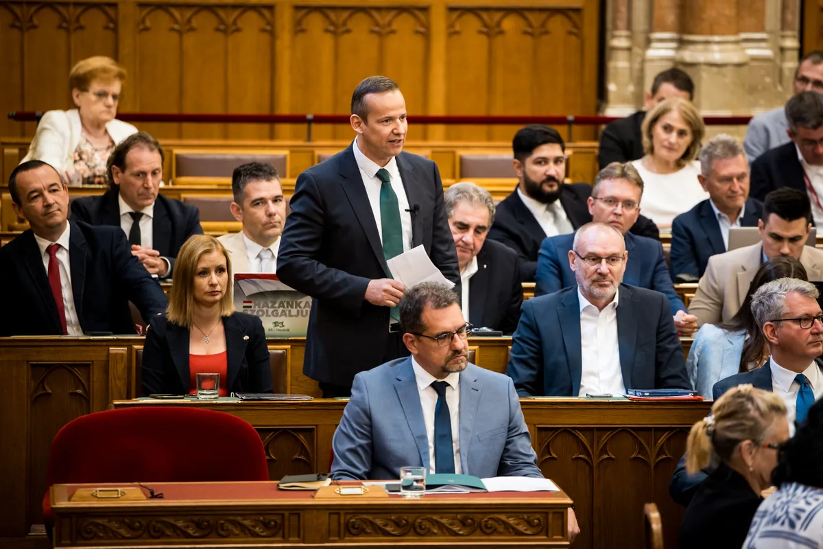 Toroczkai László a parlament rendkívüli ülésén