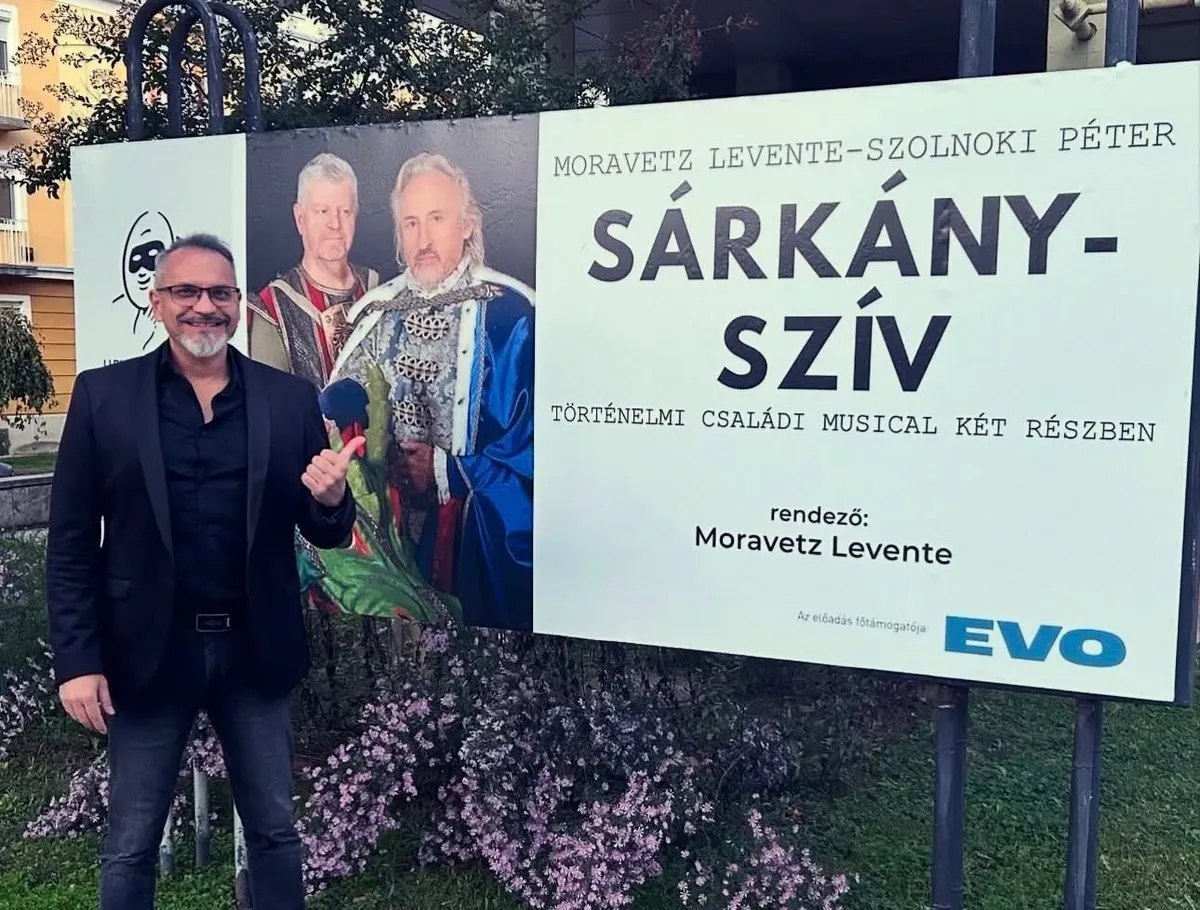Szolnoki Péter Sasvári Sándor társulatának is írt egy musicalt.
