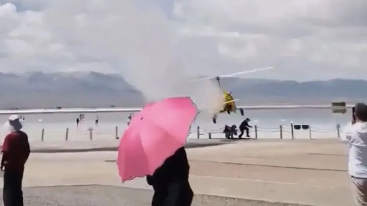Helikopter zuhant turisták közé Kínában, két ember súlyosan megsérült