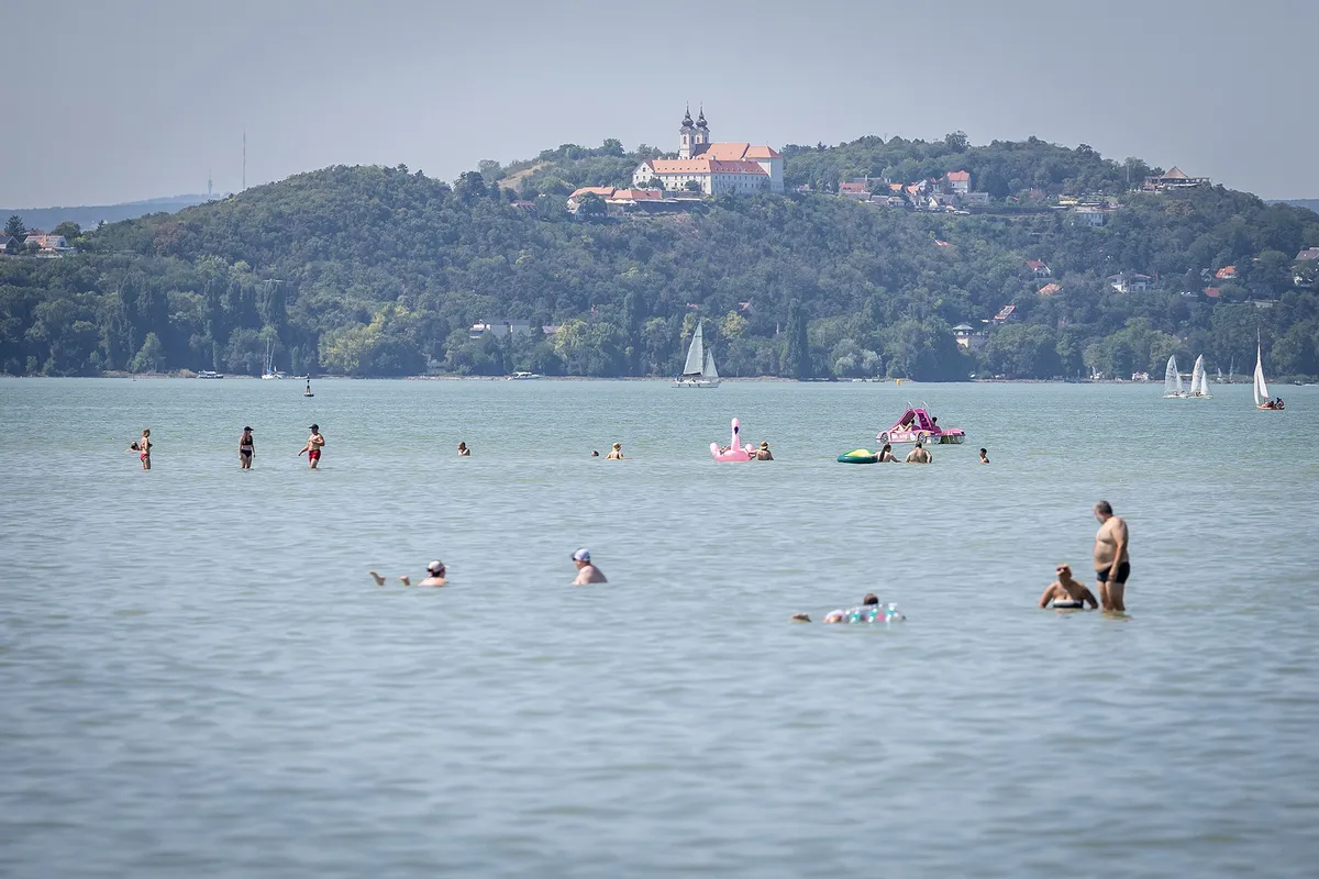 Balatoni riport, Balatoniriport, Balaton, strand, vízpart, nyaralás, turizmus