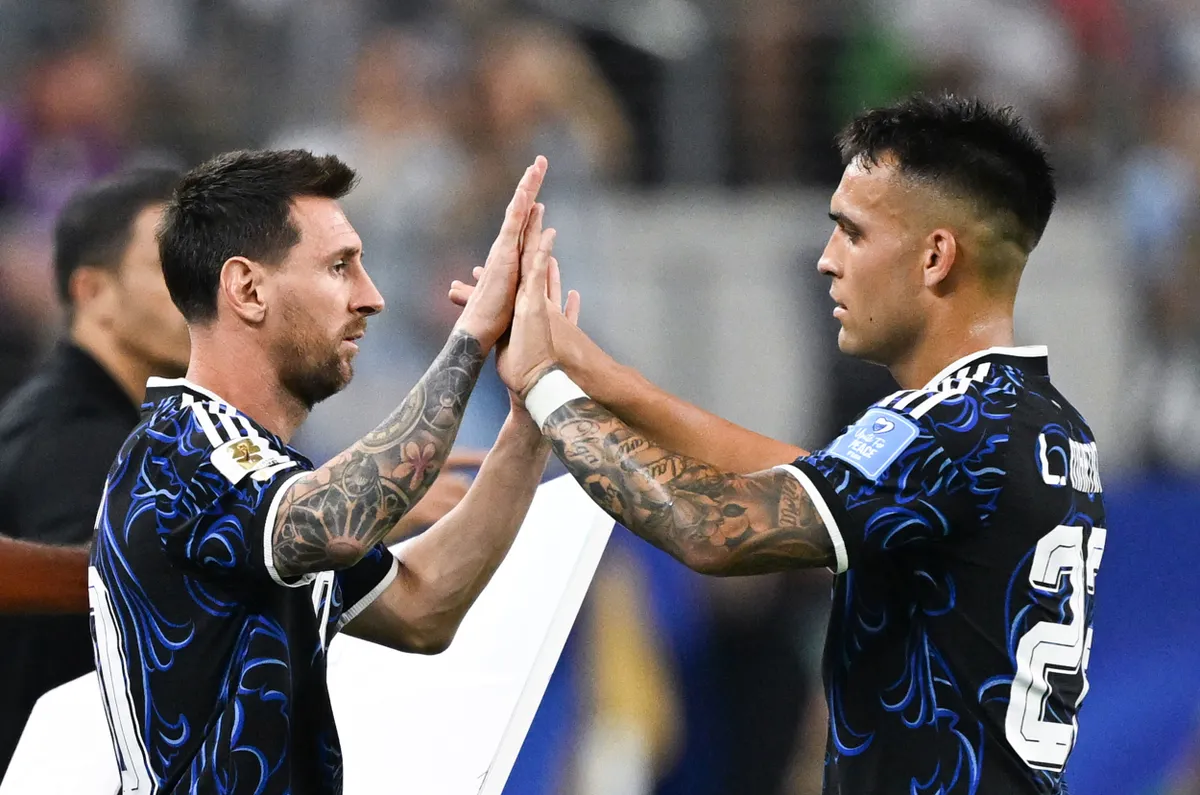 Anglia-Argentína vb-elődöntő: Lionel Messi és Lautaro Martínez