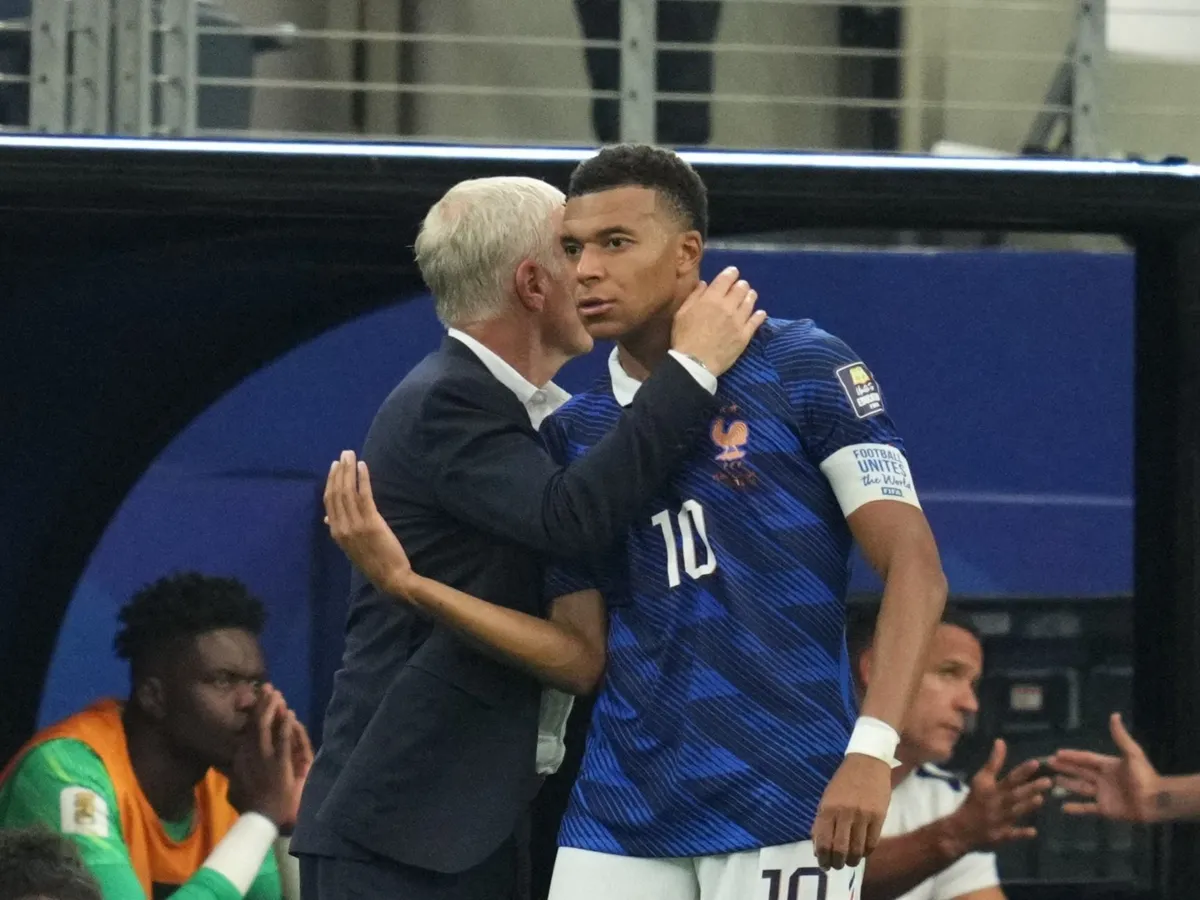 Kylian Mbappe (France) and Didier Deschamps (France) with post game despair during Semi final at FIFA World Cup 2026, France and Spain, Dallas Stadium, Dallas, USA on July 14  2026. (Photo by Ulrik Pedersen/NurPhoto) (Photo by Ulrik Pedersen / NurPhoto via AFP)