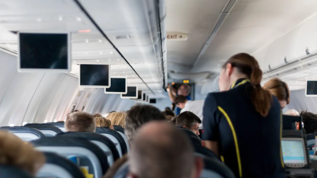 repülőgép, stewardess, fedélzet, utas, légiutas-kísérő