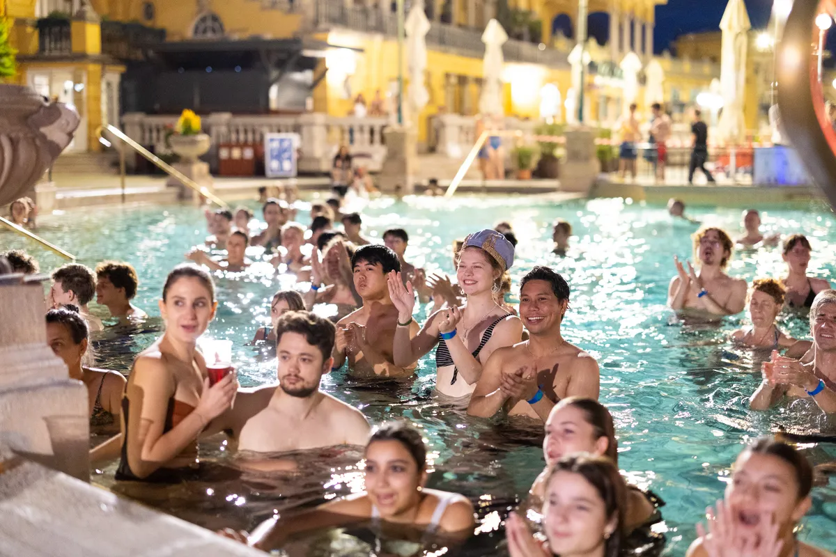 Summerfest a hagyományoktól eltérően szervezett koncertet a Széchenyi Gyógyfürdőben.