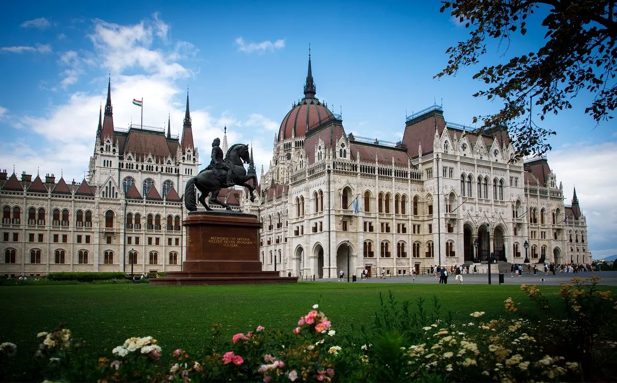 Energiatakarékosság: a Parlament mellett hétfőig a budai Vár épületeinek díszkivilágítását is lekapcsolják