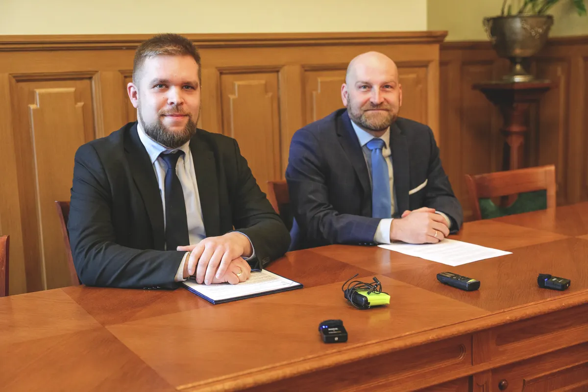 20250116 Győr
A jelenlegi kabinetvezető az új alpolgármester-jelölt Győrben, 
Fotó: Csapó Balázs CSB
Kisalföld
Képen: Pintér Bence Győr polgármestere jelenlegi kabinetvezetőjét, dr. Tóth Pétert mutatta be