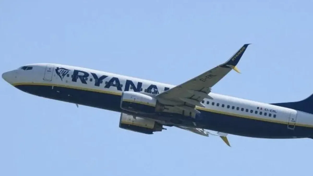 Magyar kardiológus mentette meg egy utas életét a Ryanair járatán