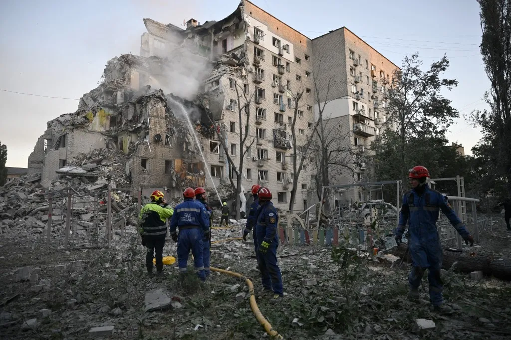 Rescuers extinguish a fire and work in a damaged residential building following missile strikes on the Ukrainian capital of Kyiv on July 2, 2026, amid the Russian invasion of Ukraine. Russian missile and drone strikes rocked Kyiv early on July 2, killing at least eight people and wounding dozens, after President Volodymyr Zelensky warned that Moscow was preparing a "massive attack". (Photo by Genya Savilov / AFP)