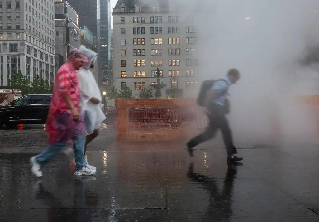Árvíz bénította meg New Yorkot: sokkoló videón, ahogy percek alatt víz alá került Soho