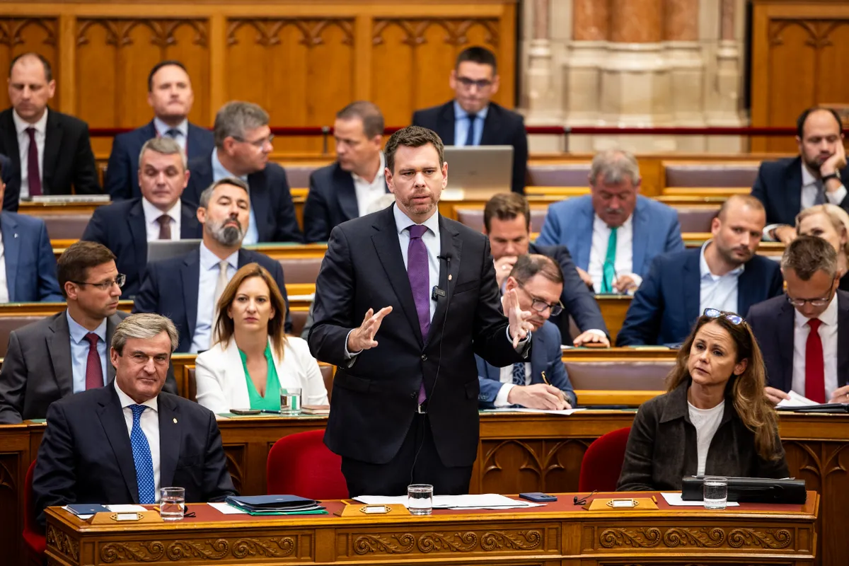 Parlament, Országgyűlés, 2026.07.06., Parlament ülés, rendkívüli ülés,  Parlamentrendkívüliülés, Vitézy Dávid, közlekedési és beruházási miniszter,