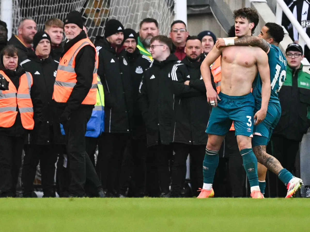 Bournemouth's Hungarian defender #03 Milos Kerkez (C) celebrates after scoring his team fourth goal during the English Premier League football match between Newcastle United and Bournemouth at St James' Park in Newcastle-upon-Tyne, north east England on January 18, 2025. (Photo by Oli SCARFF / AFP) / RESTRICTED TO EDITORIAL USE. No use with unauthorized audio, video, data, fixture lists, club/league logos or 'live' services. Online in-match use limited to 120 images. An additional 40 images may be used in extra time. No video emulation. Social media in-match use limited to 120 images. An additional 40 images may be used in extra time. No use in betting publications, games or single club/league/player publications. /