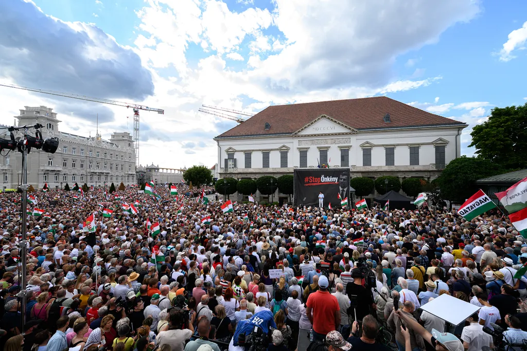 StopÖnkény!, tüntetés az alaptörvény módosítása ellen, alaptörvénymódosításellen, demonstráció, 2026.07.09.