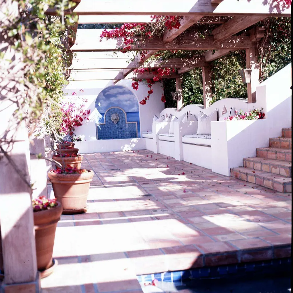 Diana hercegné, Dodi Al Fayed, Malibu, ház, villa, DianahercegnéMalibu,
E 332776 007 06/23/98 Malibu, California Malibu Home Of The Late Princess Diana And Dodi Al Fayed  (Photo By Ann Summa/Getty Images)