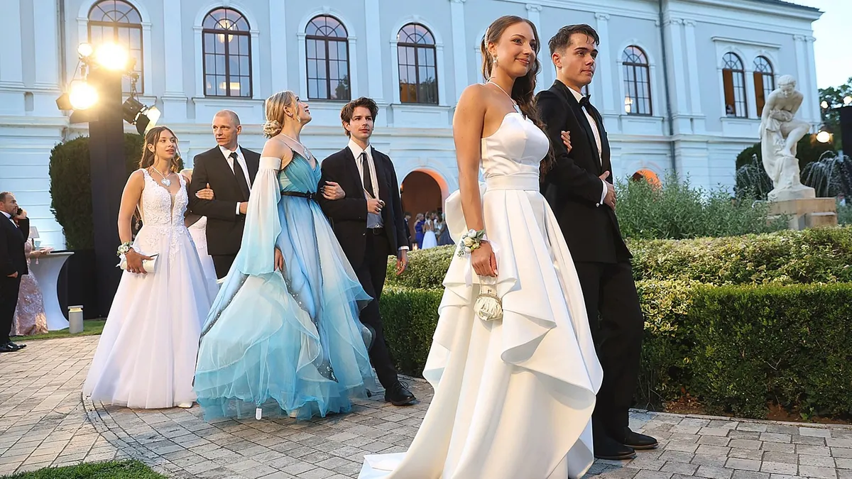 Szombaton megválasztják a balatonfüredi Anna-bál szépét., 20250726 BalatonfüredAnna-bál megnyitó, nyitótánc.Fotó: Fülöp Ildikó FIVeszprém Megyei Napló