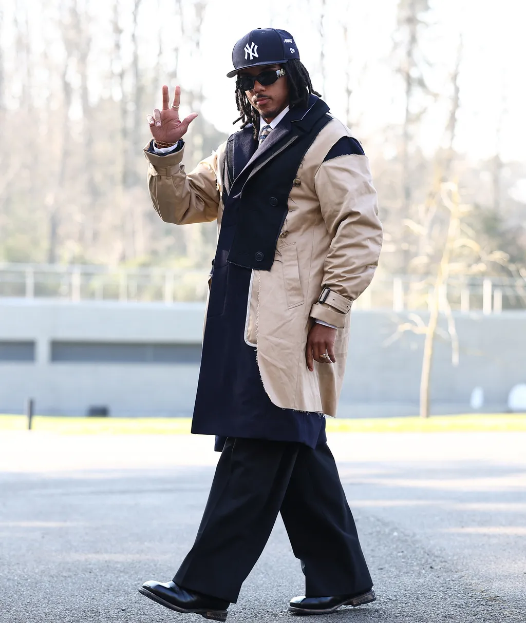 Jules Kounde,JulesKounde,
France's defender #05 Jules Kounde waves as he arrives at the Centre National du Football in Clairefontaine-en-Yvelines, southwest of Paris, on March 17, 2025, to take part in the team's training camp for the upcoming UEFA Nation