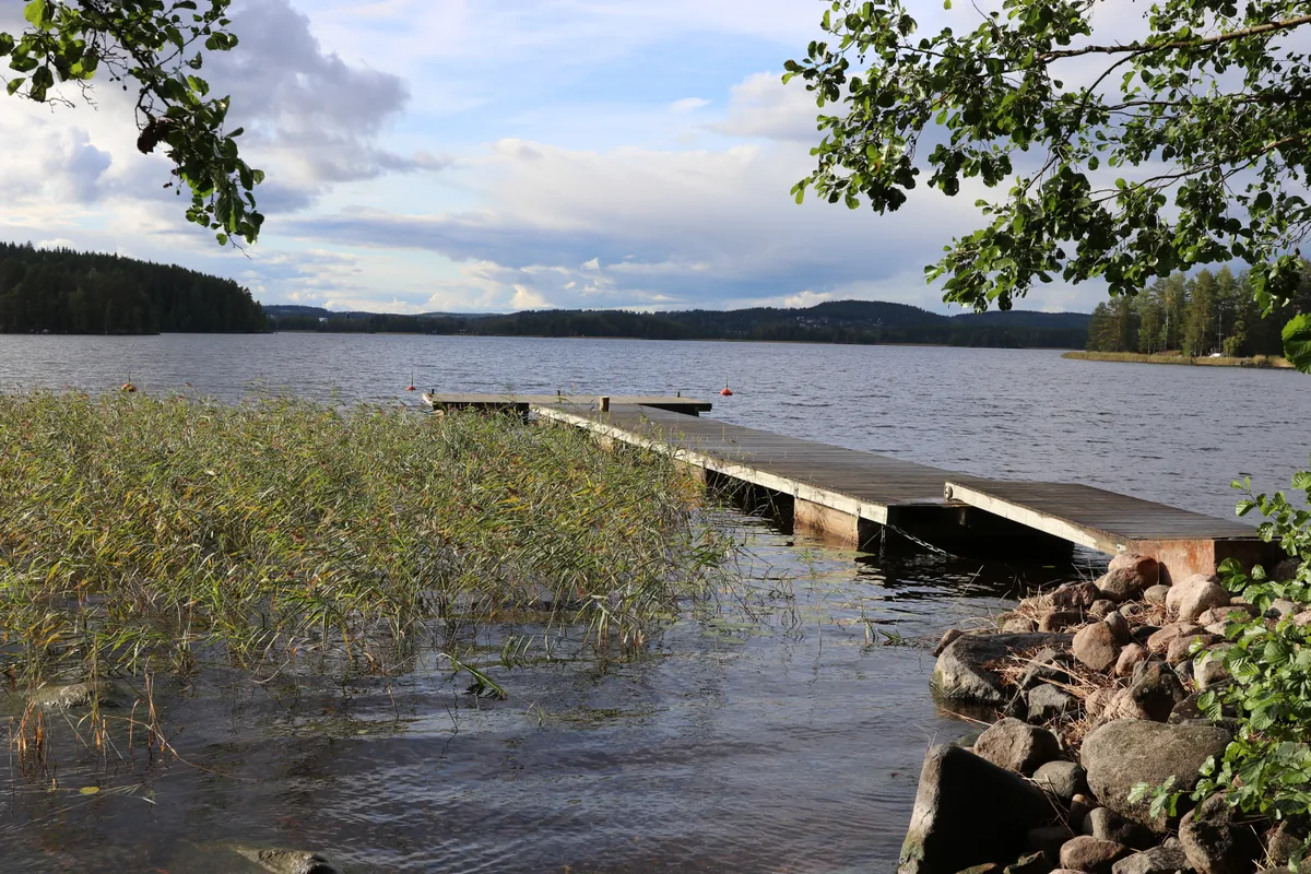 A finnországi Päijänne-tó egy fastéggel. 
