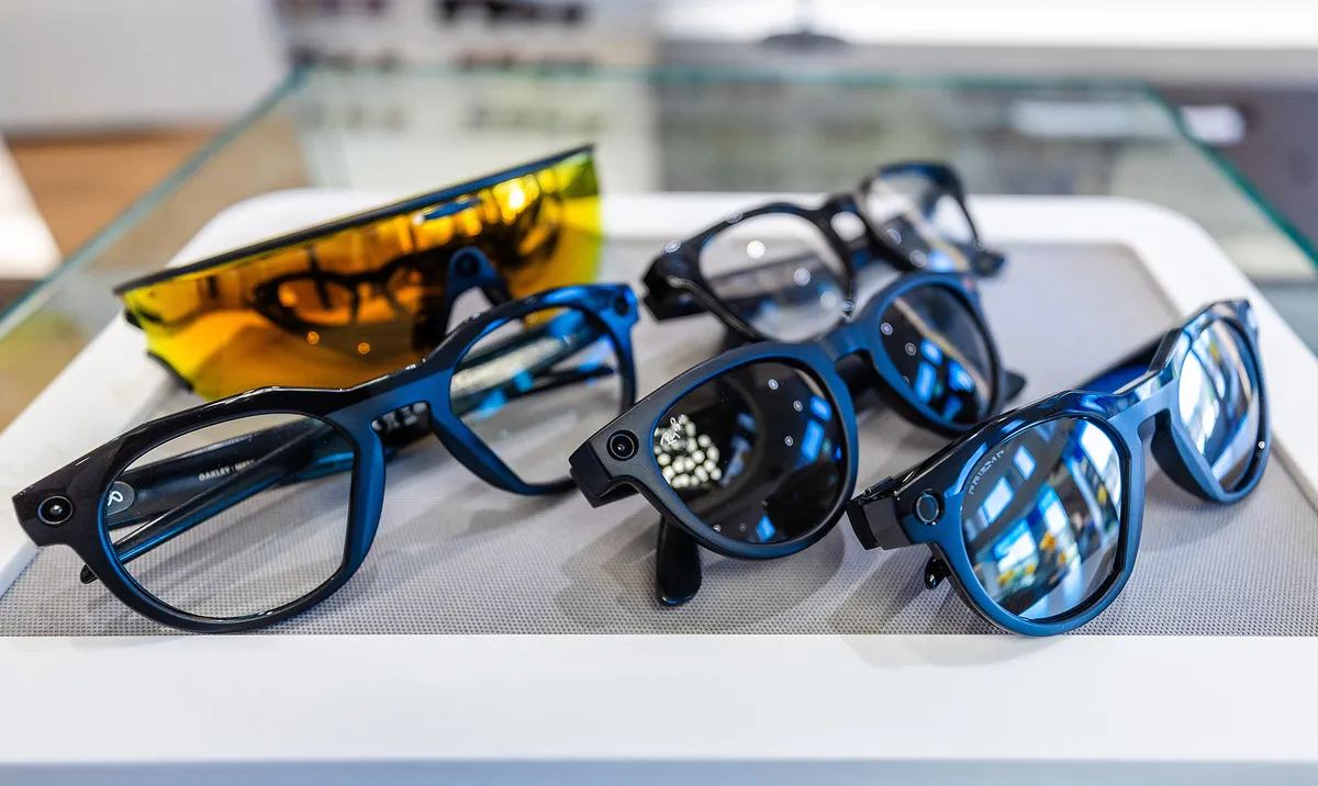 PRODUCTION - 24 June 2026, Baden-Württemberg, Stuttgart: Smart glasses from Oakley Meta and Ray-Ban Meta are sitting on a table in an eyewear store. Because these glasses allow users to take photos and videos, some outdoor and indoor swimming pools are considering banning them. Photo: Christoph Schmidt/dpa (Photo by Christoph Schmidt / dpa Picture-Alliance via AFP)
