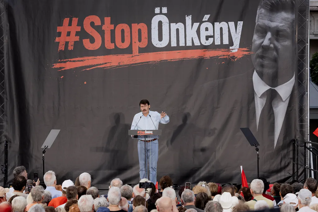 StopÖnkény!, tüntetés az alaptörvény módosítása ellen, alaptörvénymódosításellen, demonstráció, 2026.07.09.