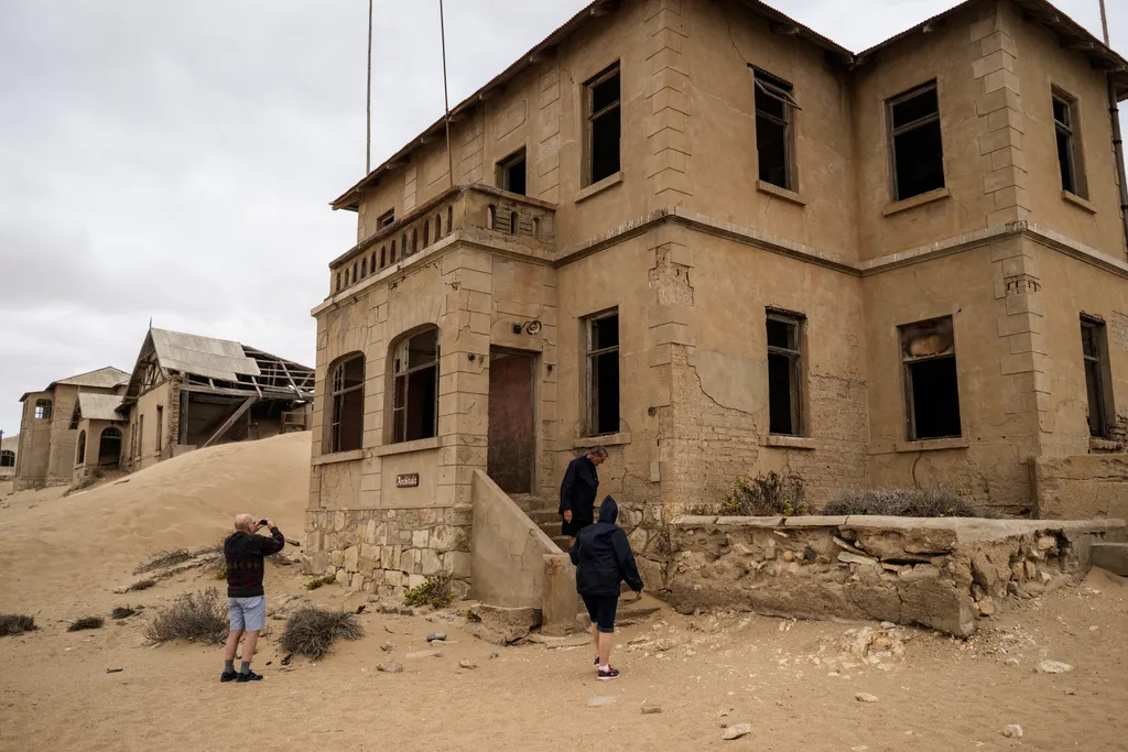 Homokba fulladt luxus (Kolmanskop, Namíbia)