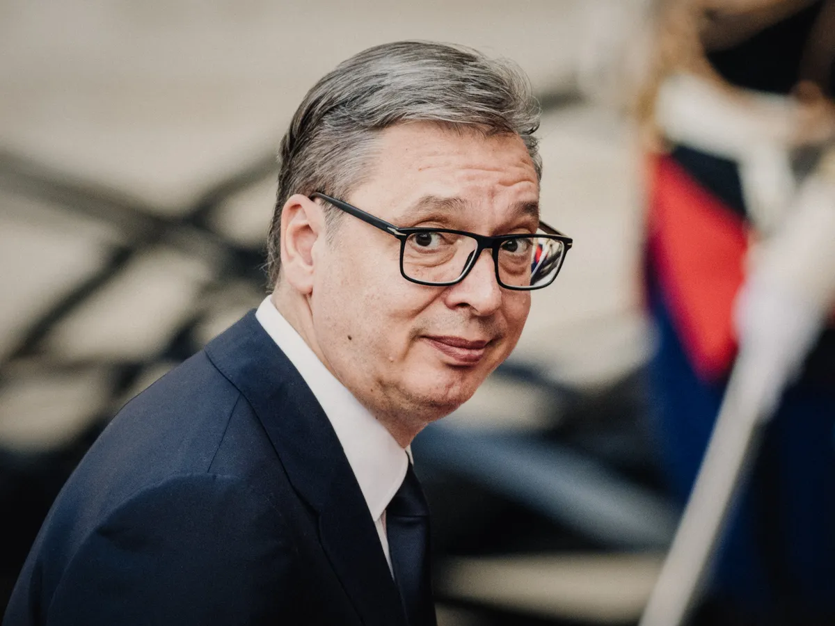 Vucsics továbbra sem akar szankciókat bevezetni Oroszország ellen, hiába az EU nyomása 