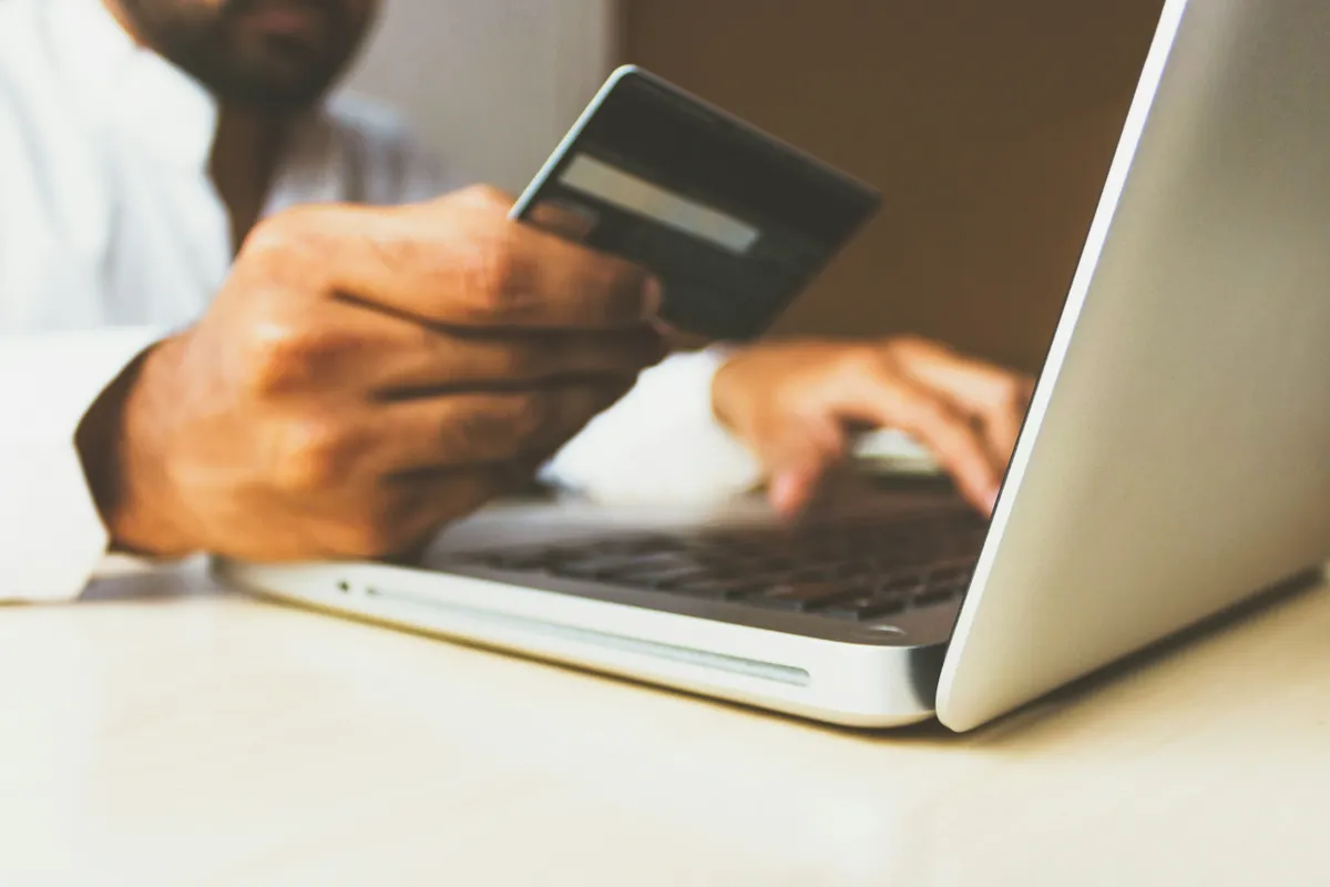 A leállás alatt sem átutalni, sem online vásárolni nem tudnak majd az Erste Bank ügyfelei