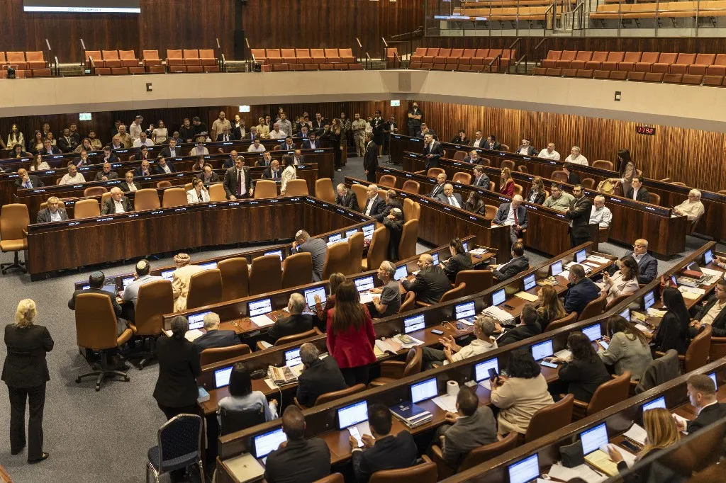 Feloszlatta magát az izraeli parlament Fotó: ILIA YEFIMOVICH / AFP