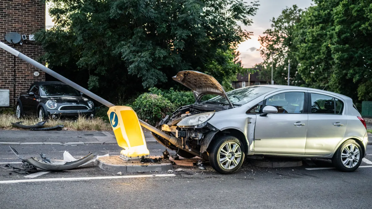 A halálos baleset során az Audi Q7 egy út menti betonoszlopnak csapódott Floridában (képünk illusztráció) Fotó: Pexels