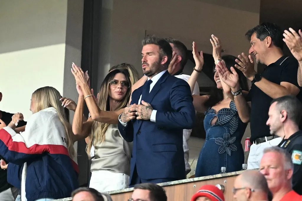 David Beckham és Victoria a helyszínen izgulták végig a norvég-angol meccset