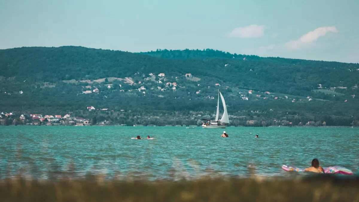 Megtalálták a Balatonban eltűnt kajakos holttestét