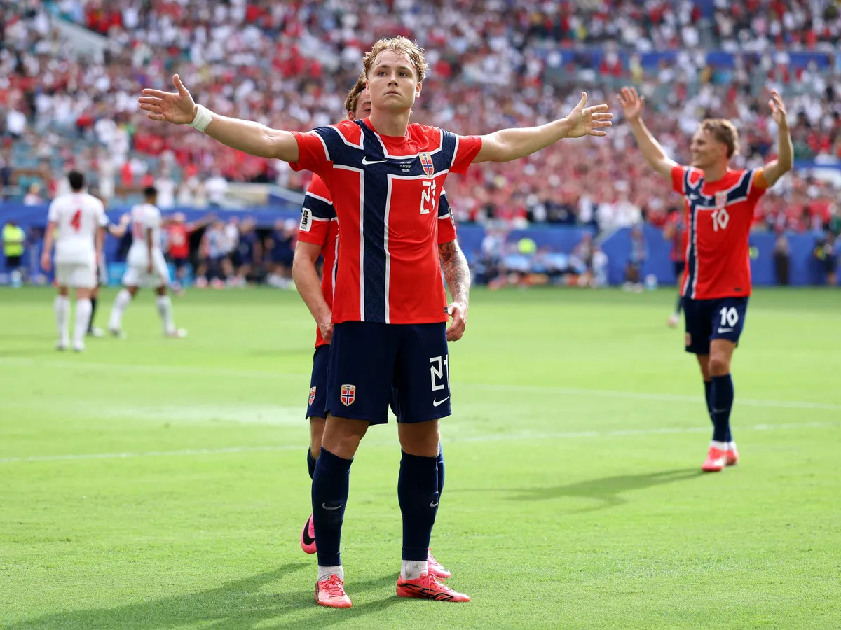 MIAMI GARDENS, FLORIDA - JULY 11: Andreas Schjelderup #21 of Norway celebrates scoring his team's first goal during the FIFA World Cup 2026 Quarter Final match between Norway and England at Miami Stadium on July 11, 2026 in Miami Gardens, Florida.   Justin Setterfield/Getty Images/AFP (Photo by Justin Setterfield / GETTY IMAGES NORTH AMERICA / Getty Images via AFP)