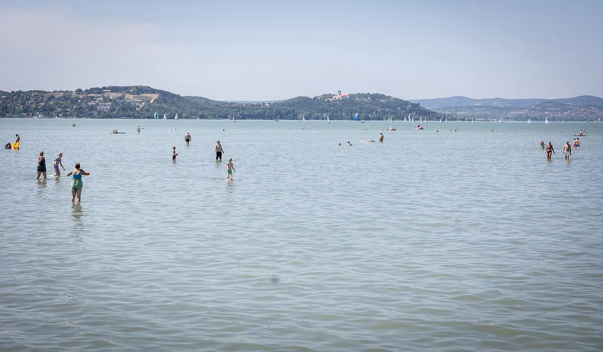Balatoni riport, Balatoniriport, Balaton, strand, vízpart, nyaralás, turizmus