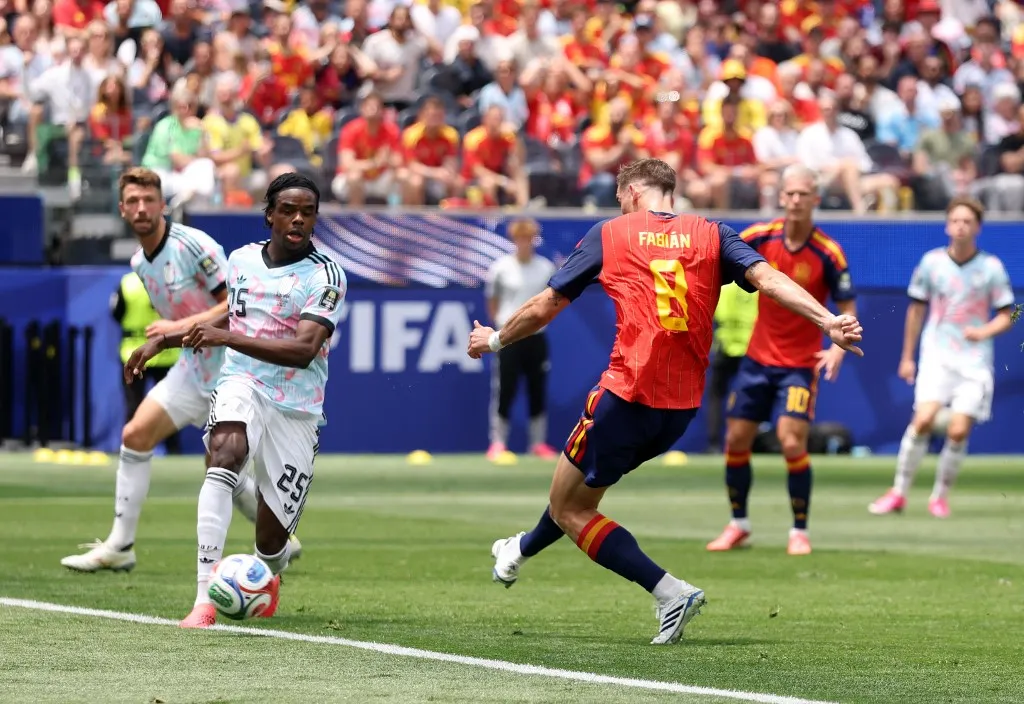 INGLEWOOD, CALIFORNIA - JULY 10: Fabian Ruiz #8 of Spain scores his team's first goal during the FIFA World Cup 2026 Quarter Final match between Spain and Belgium at Los Angeles Stadium on July 10, 2026 in Inglewood, California.   Carl Recine/Getty Images/AFP (Photo by Carl Recine / GETTY IMAGES NORTH AMERICA / Getty Images via AFP)