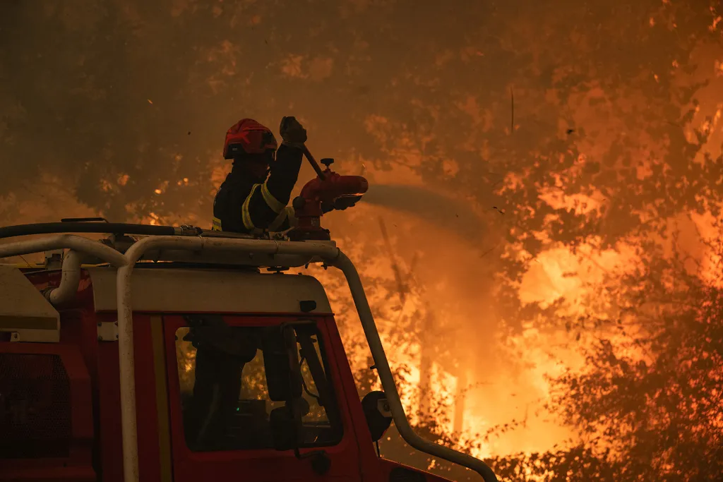 FRANCE-ENVIRONMENT-CLIMATE-WEATHER-WILDFIRE
