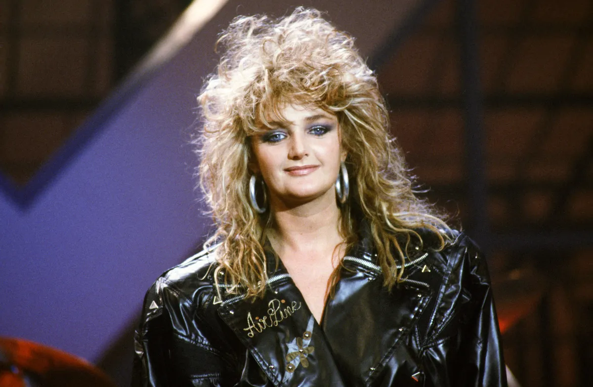 Bonnie Tyler, BonnieTyler, British singer Bonnie Tyler on the set of the TV show "C'est encore mieux l'après-midi" presented by Christophe Dechavanne, in 1985.
Photo Jacques Loew (Photo by Jacques Loew / Photo12 via AFP)