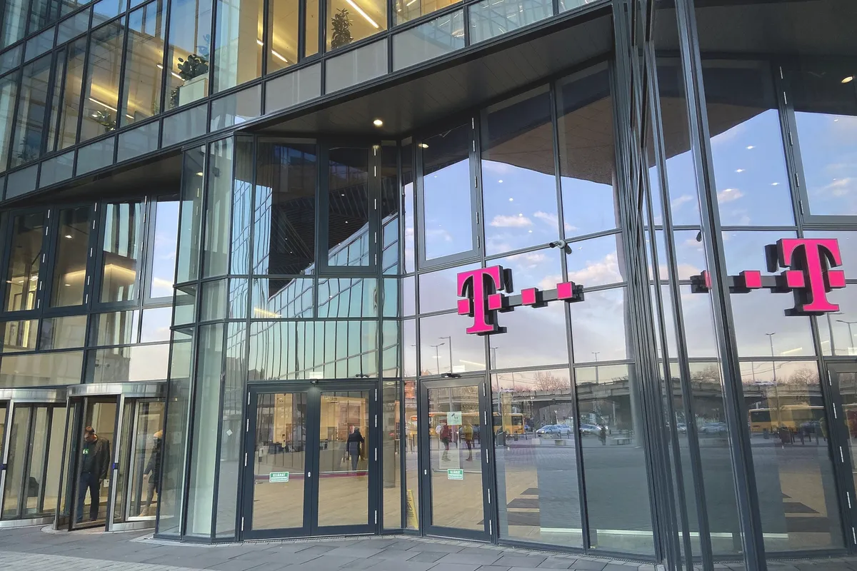 Kánikula: energiatakarékossági intézkedéseket vezet be a Magyar Telekom