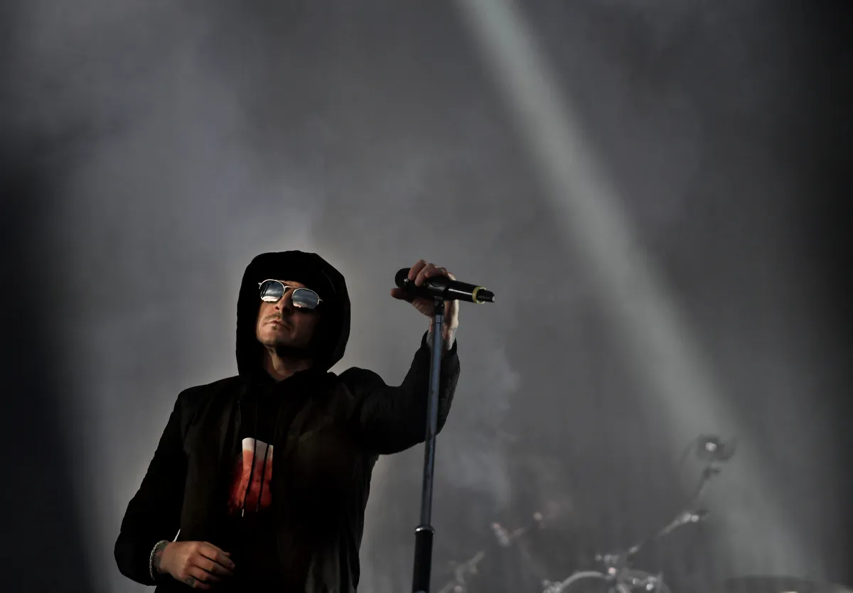 NORRKÖPING 20170629 American singer Chester Bennington from Linkin Park on stage at Bråvalla-festival in Norrkoping,june 29, 2017 in Sweden. Bennington was found dead on July, 19, 2017 according to TMZ   Poto: Pontus Lundahl / TT / kod 10050 (Photo by PONTUS LUNDAHL / TT News Agency via AFP)