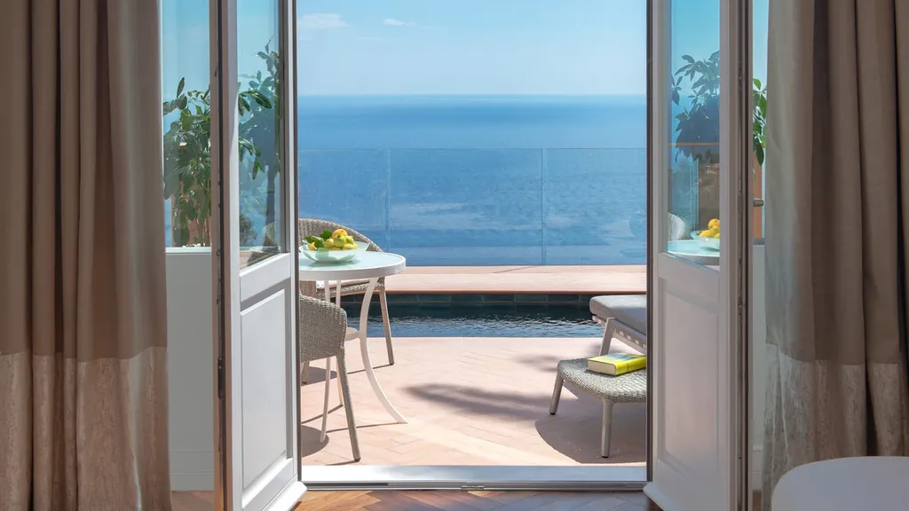 Executive Suite Plunge Pool, Sea-View