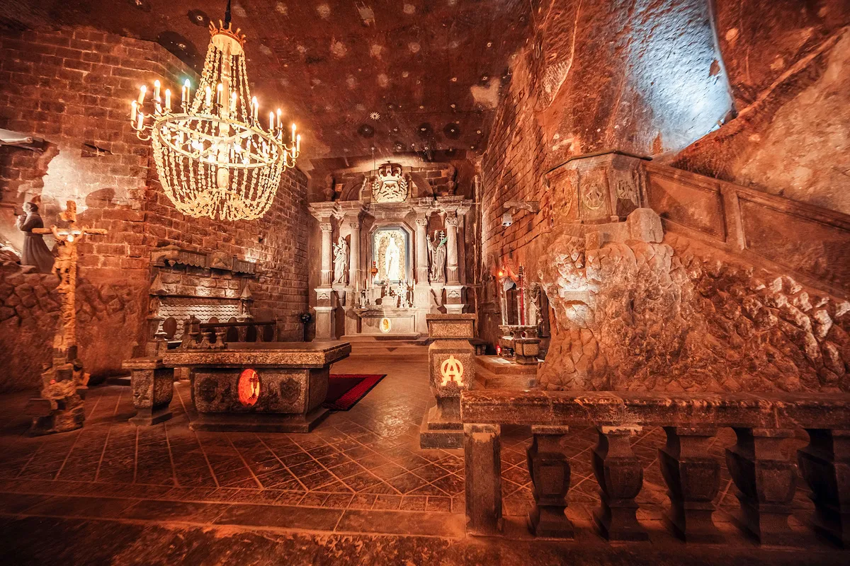 A legszebb európai barlangok egyike a wieliczkai sóbánya Krakkó mellett.