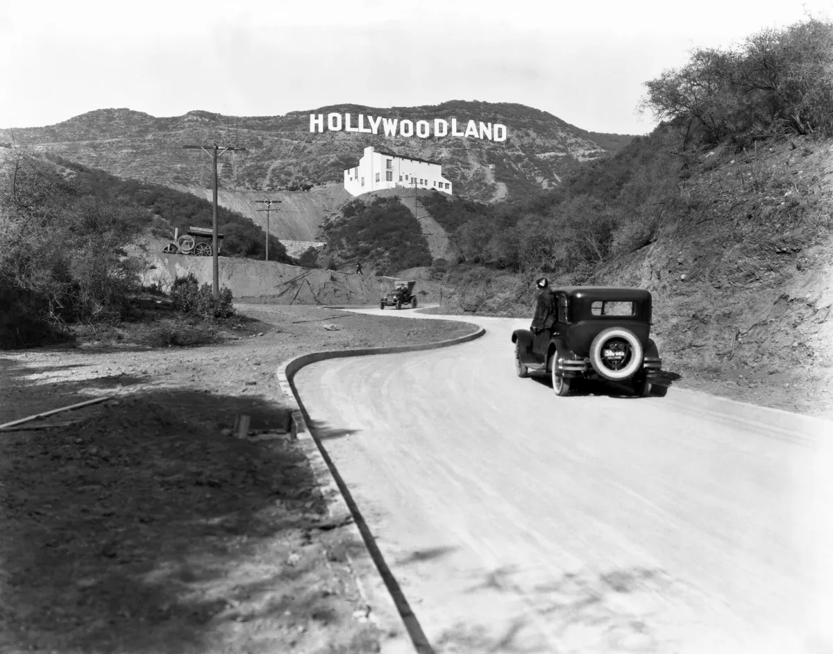 Az 1923-ban felállított Hollywoodland feliratból 1949-ben Hollywood lett Fotó: Northfoto
