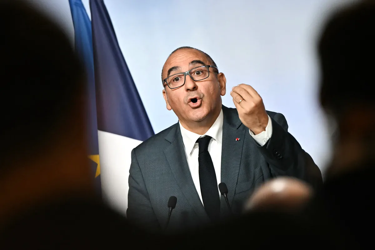 A francia belügyminiszter szerint még közel sincs vége a vészhelyzetnek, a jövő héten újabb hőhullám érheti el az országot