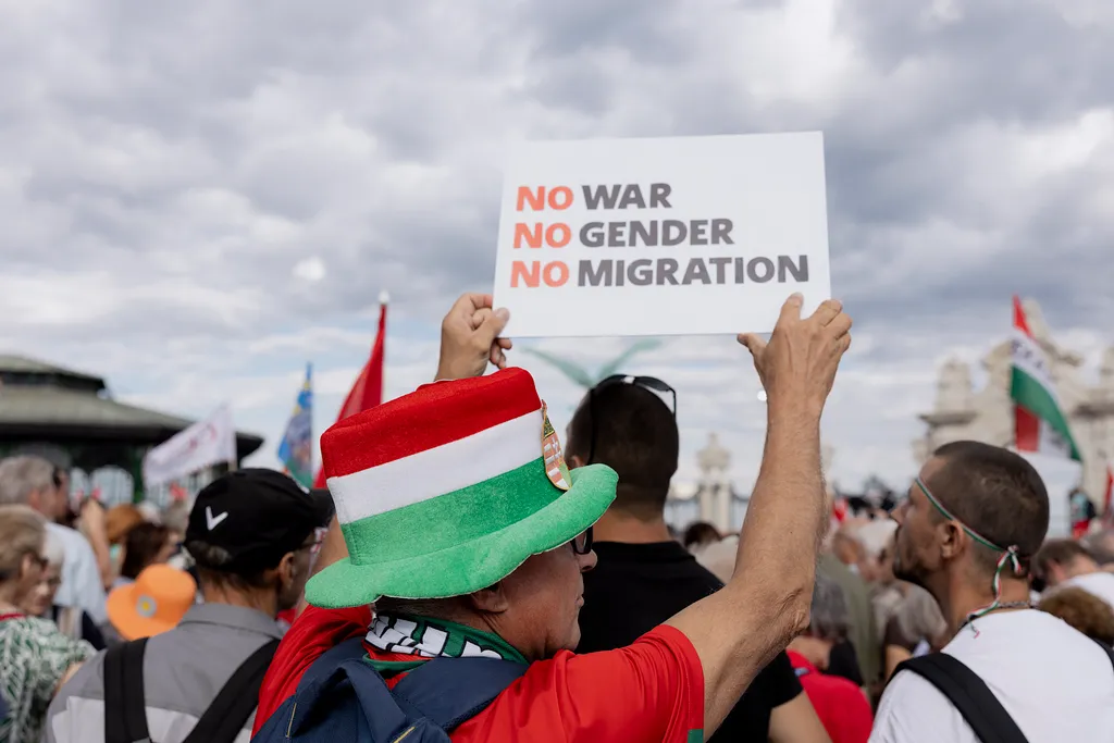 StopÖnkény!, tüntetés az alaptörvény módosítása ellen, alaptörvénymódosításellen, demonstráció, 2026.07.09.