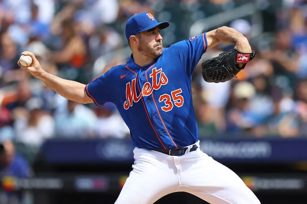 New York Mets starting pitcher Justin Verlander #35 throws during the fifth inning of a baseball game against the Washington Nationals at Citi Field in Corona, New York, Sunday, July 30, 2023. (Photo by Gordon Donovan/NurPhoto) (Photo by Gordon Donovan / NurPhoto via AFP)