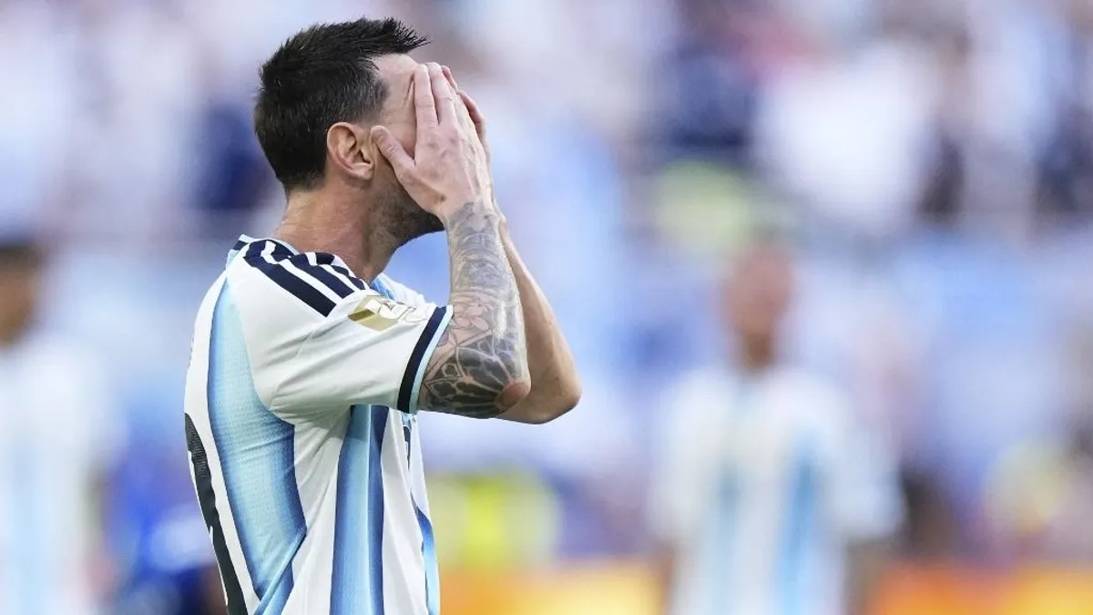Mi történt Lionel Messivel? Brutálisan fejbe rúgták az argentinok szupersztárját – fotó