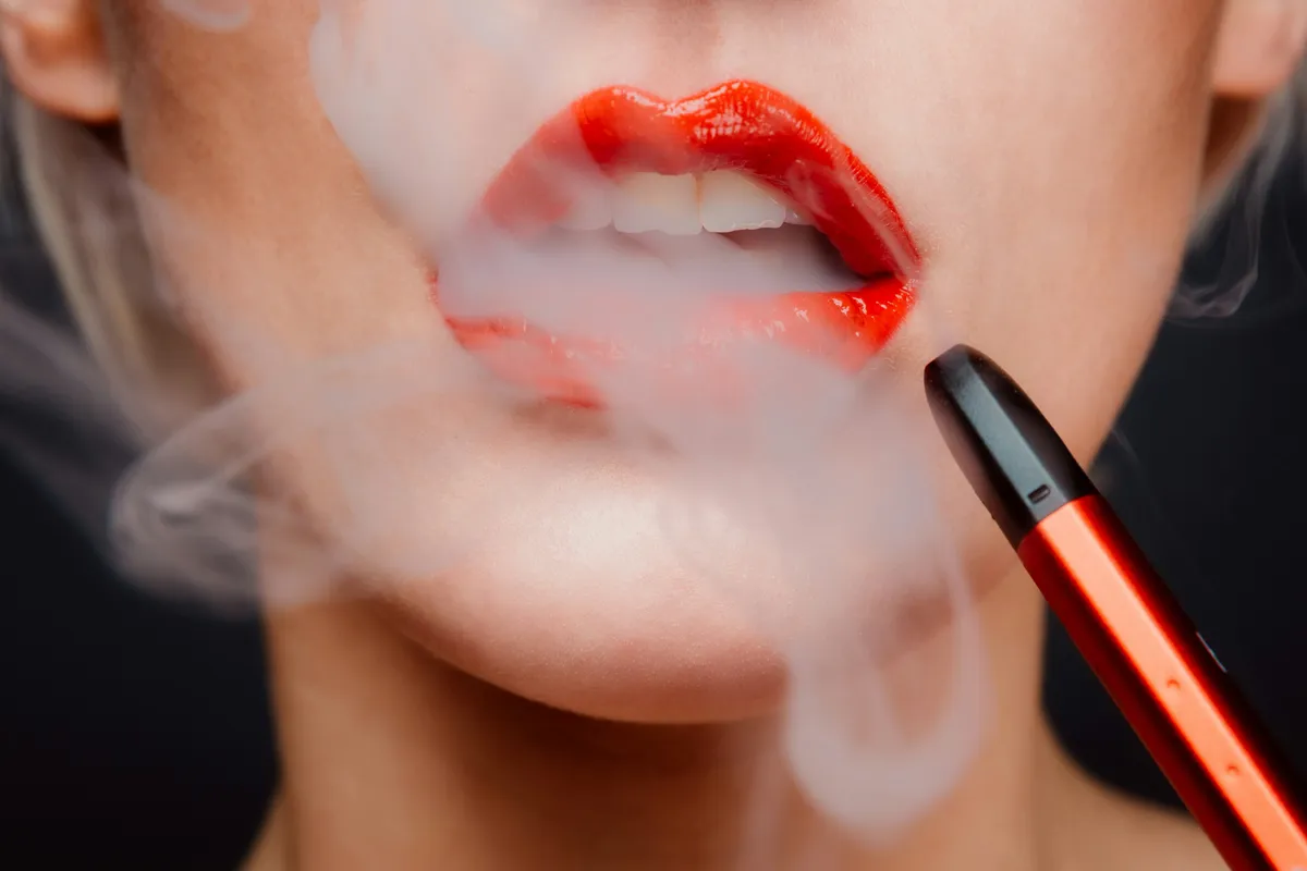 Elektromos cigaretta: több mint 18 ezer illegális terméket foglalt le a NAV, 25 milliós bírság jöhet