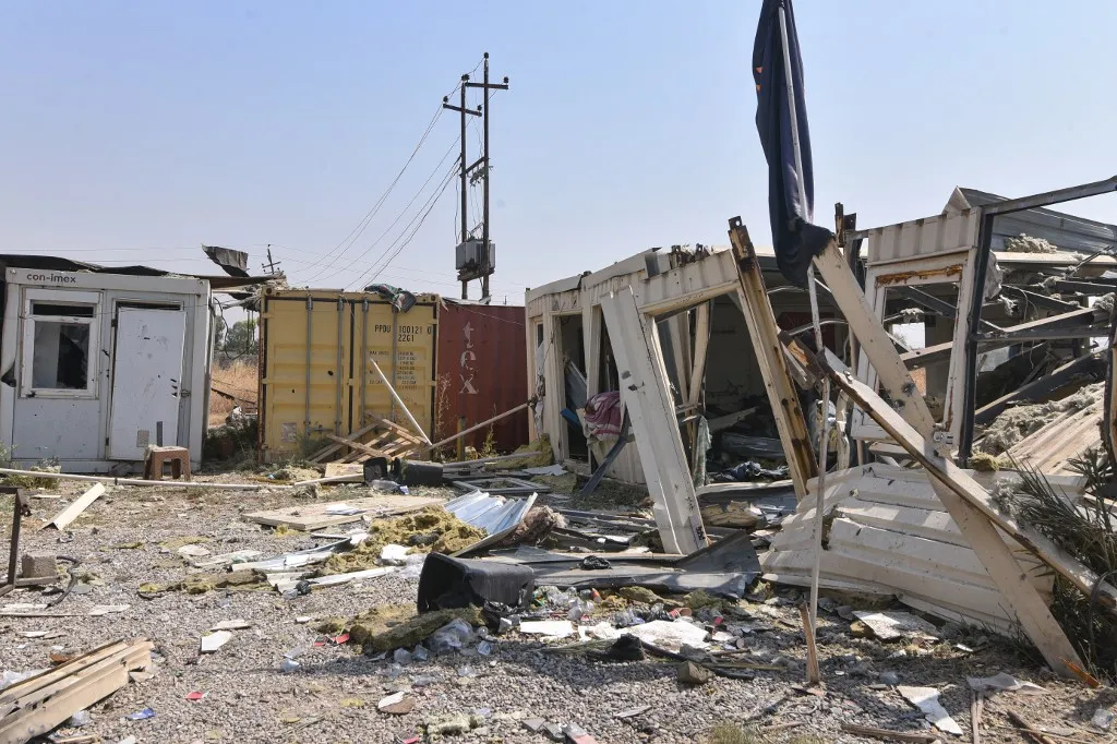 Irán ballisztikus rakétákat lőtt amerikai katonai támaszpontokra, miközben az Egyesült Államok és Szaúd-Arábia Irakban támadott., This picture shows a general view of damaged structures at the site of a strike in Bartalla in the northern Iraqi Nineveh province on July 29, 2026. US-Saudi strikes on Iraq on July 29 killed at least 20 members of a former paramilitary alliance that includes pro-Iran groups, the alliance said. The United States and Saudi Arabia said they had struck Iran-backed militants in Iraq in response to attacks on US forces and Saudi oil facilities. (Photo by Zaid AL-OBEIDI / AFP) / Attention editors: AFP covers the war in the Middle East through its extensive regional network, including bureaus in Tehran, Jerusalem and several neighboring countries.Since the start of the conflict, journalists have been working under increasingly restrictive conditions. Authorities in several countries have limited reporters movements, photo and live video coverage from sensitive locations. Some governments and armed groups have banned images of missile or drone strikes and other security-related sites. / The erroneous mention[s] appearing in the metadata of this photo by Ziad OBEID has been modified in AFP systems in the following manner: corrects byline [Zaid AL-OBEIDI] instead of [Ziad OBEID]. Please immediately remove the erroneous mention[s] from all your online services and delete it (them) from your servers. If you have been authorized by AFP to distribute it (them) to third parties, please ensure that the same actions are carried out by them. Failure to promptly comply with these instructions will entail liability on your part for any continued or post notification usage. Therefore we thank you very much for all your attention and prompt action. We are sorry for the inconvenience this notification may cause and remain at your disposal for any further information you may require.