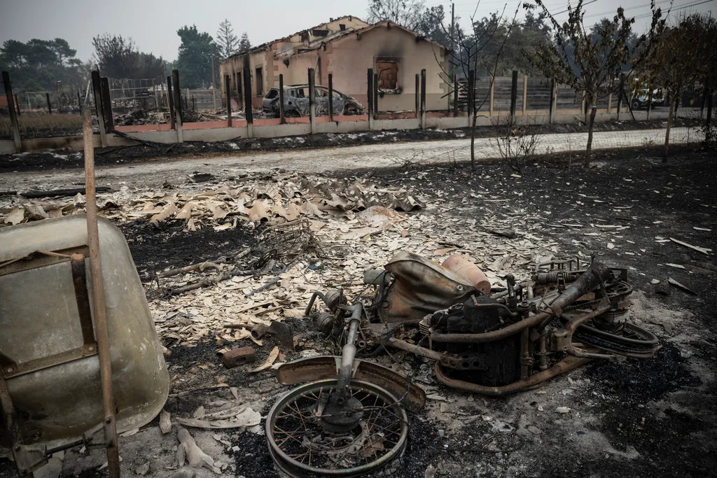 FRANCE-ENVIRONMENT-CLIMATE-WEATHER-WILDFIRE