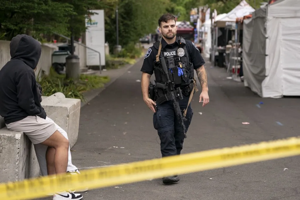 SEATTLE, WASHINGTON - JULY 26: A police officer keeps watch after a mass shooting at the Bite of Seattle food festival on July 26, 2026 in Seattle, Washington. Two people are dead and multiple people are wounded. Seattle mayor Katie Wilson said one suspect is in custody.   David Ryder/Getty Images/AFP (Photo by David Ryder / GETTY IMAGES NORTH AMERICA / Getty Images via AFP)