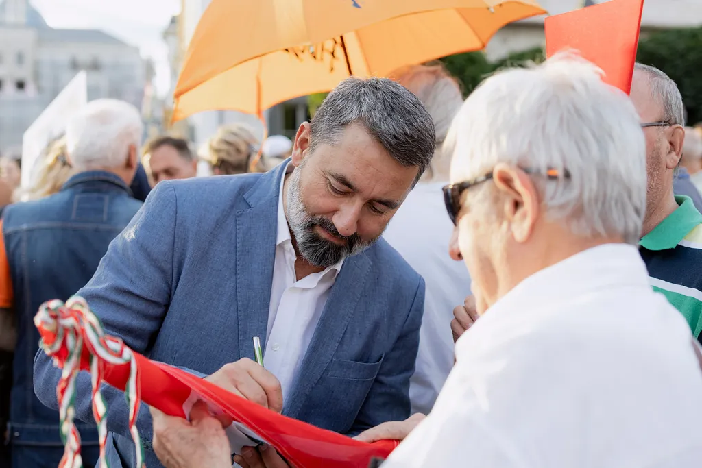 StopÖnkény!, tüntetés az alaptörvény módosítása ellen, alaptörvénymódosításellen, demonstráció, 2026.07.09.