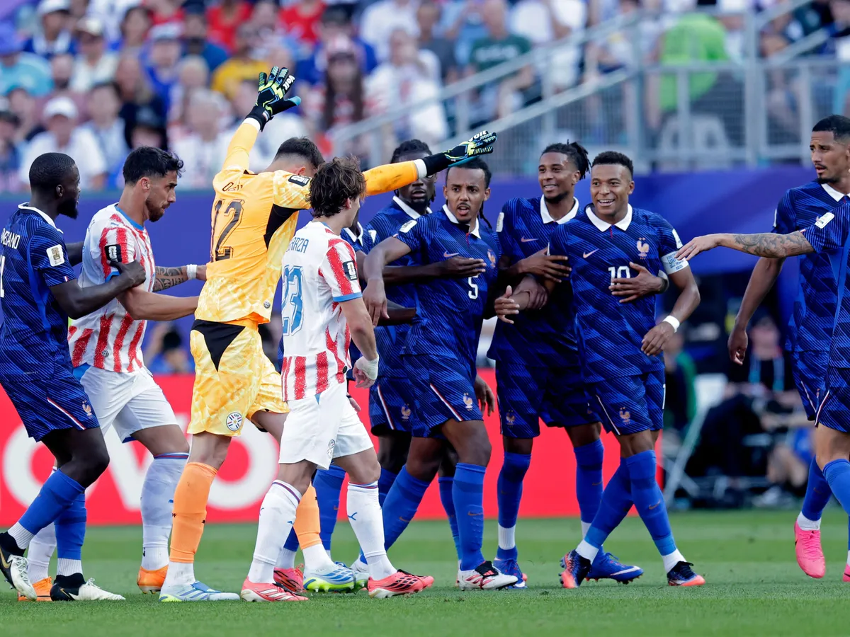 PHILADELPHIA, UNITED STATES - JULY 4: Uproar between Manu Kone of France, Jules Kounde of France, Kylian Mbappe of France, William Saliba of France, Lucas Digne of France, Michael Olise of France, Manu Kone of France, Orlando Gill of Paraguay, Matias Galarza of Paraguay, Gabriel Avalos of Paraguay  during the  World Cup match between Paraguay  v France at the Philadelphia Stadium on July 4, 2026 in Philadelphia United States (Photo by Marcel Bonte/Soccrates/Getty Images)