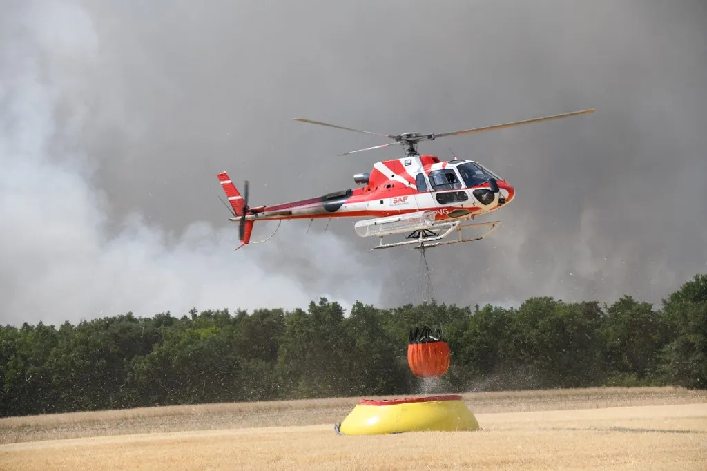 PARIS, FRANCE - JULY 13, 2026: A major wildfire is spreading across a large area of the Fontainebleau Forest, south of Paris, France, on July 13, 2026. Fueled by extreme heat, ongoing drought conditions and strong winds, the fire has rapidly spread through the woodland, burning hundreds of hectares of vegetation. Firefighting teams continue efforts to contain the blaze and prevent further spread. Dragan Lekic / Anadolu (Photo by Dragan Lekic / Anadolu via AFP)